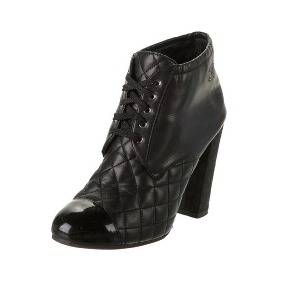 CHANEL 9.5 Matelasse $1290 QUILTED LEATHER Logo Ankle Boots Black 40 - Picture 3 of 6